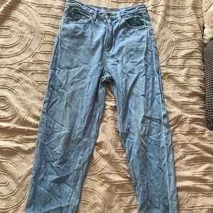 Levis high lose taper jean size 28